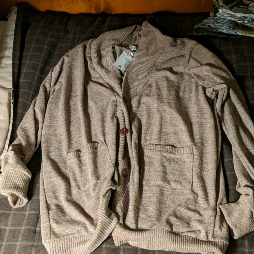Cute sweater, brand new!!!